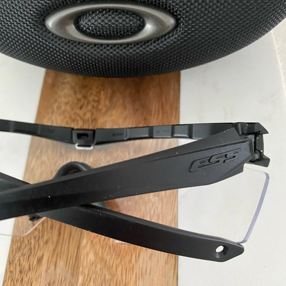 ESS Black and Gray VR Glasses with Case